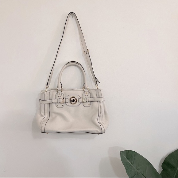 $298 EUC Michael Kors Cream Multi-way Pebbled Leather Purse - Picture 1 of 8